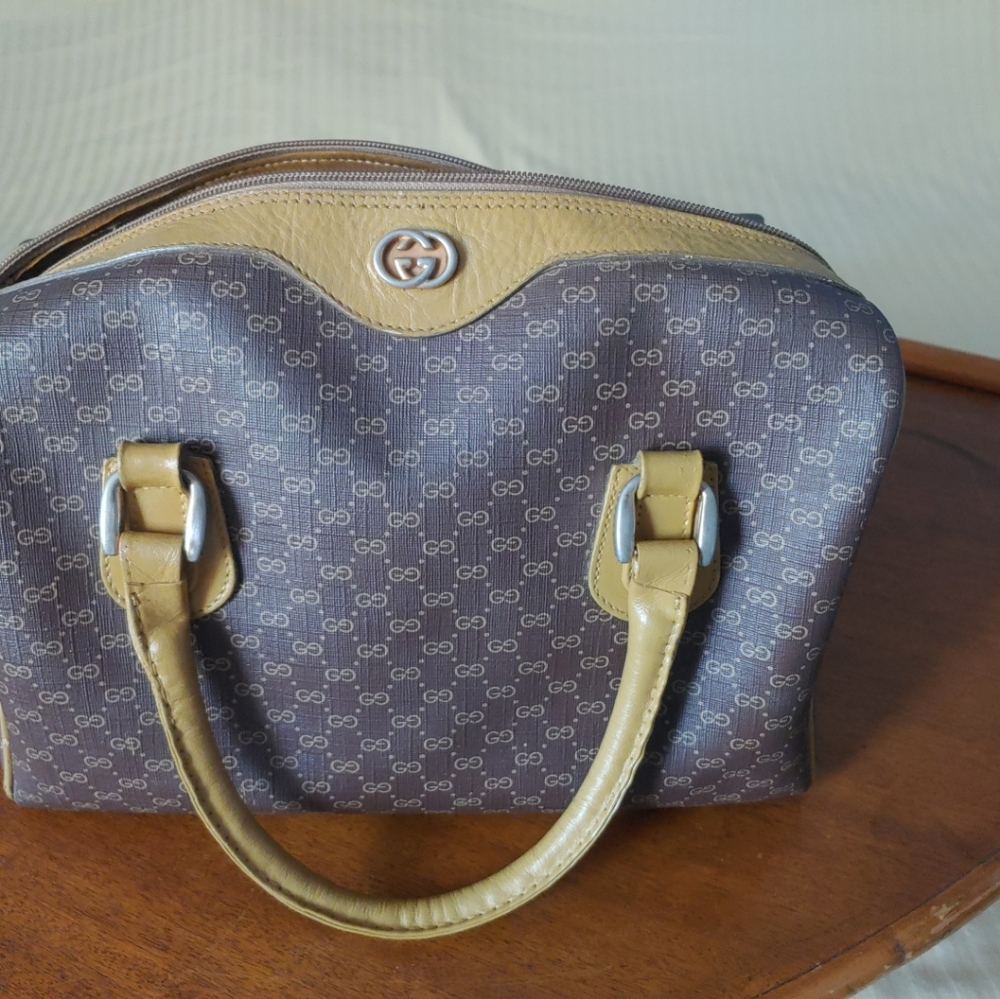 VINTAGE Authentic GUCCI BAG. GG LOGO. NEW LINING. EUC. - Picture 9 of 11